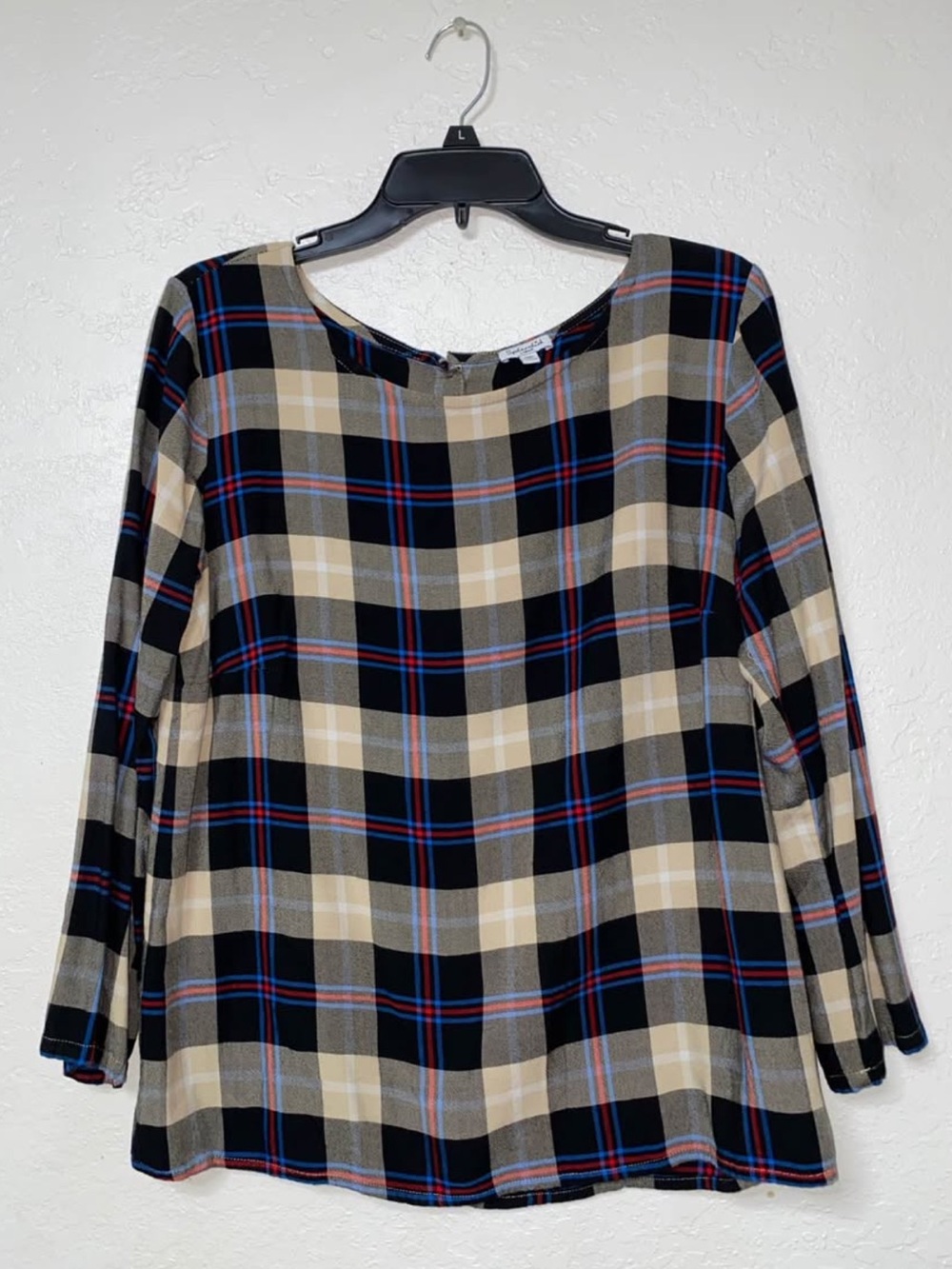 Splendid Plaid Long-Sleeve Scoop Neck Back Button Detail Top Size Large